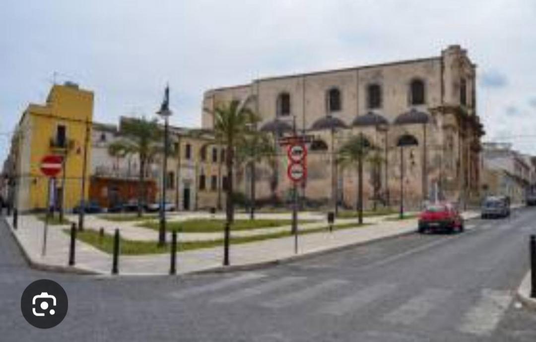 Largo Baluardo 13 Apartment Avola Luaran gambar